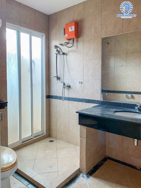 *****บ้านเดี่ยวมือสอง ม.บ้านสวนผึ้ง รามอินทรา65 บนเนื้อที่เยอะถึง 59.5 ตร.ว. ฟังก์ชัน 3 ห้องนอน 3 ห้องน้ำ 2 ที่จอดรถ บ้านสวย ทำเลสุดปัง เชื่อมต่อได้หลายเส้นทาง ใกล้รถไฟฟ้าสายสีชมพู "สถานีรามอินทรา 40" และทางด่วน "ฉลองรัช" รายล้อมด้วยสิ่งอำนวยความสะดวกมาย